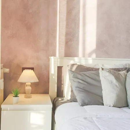 A 100m Dal Mare E Dal Gaslini