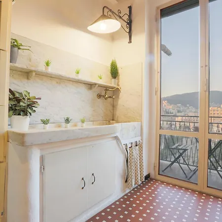 A 100m Dal Mare E Dal Gaslini