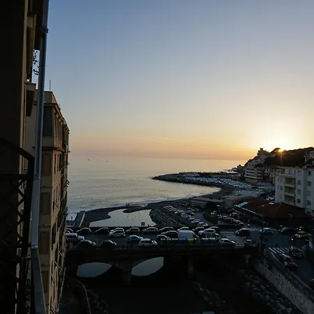 A 100m Dal Mare E Dal Gaslini